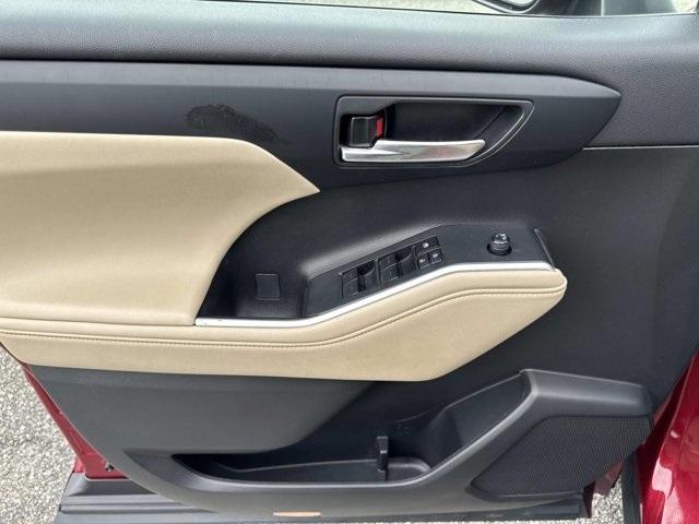 used 2023 Toyota Highlander car, priced at $27,000