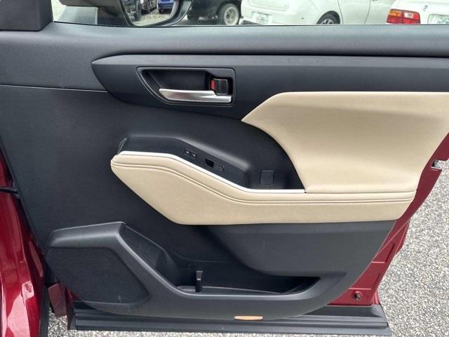 used 2023 Toyota Highlander car, priced at $27,000