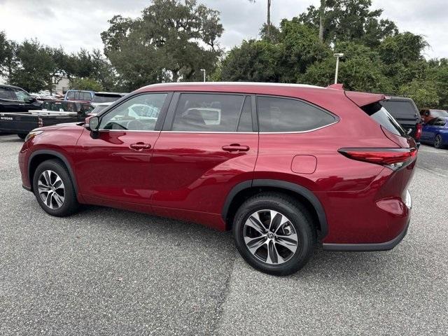 used 2023 Toyota Highlander car, priced at $27,000