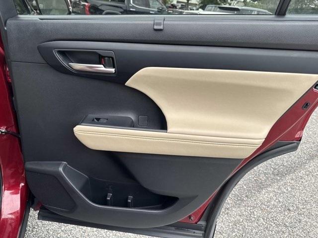 used 2023 Toyota Highlander car, priced at $27,000