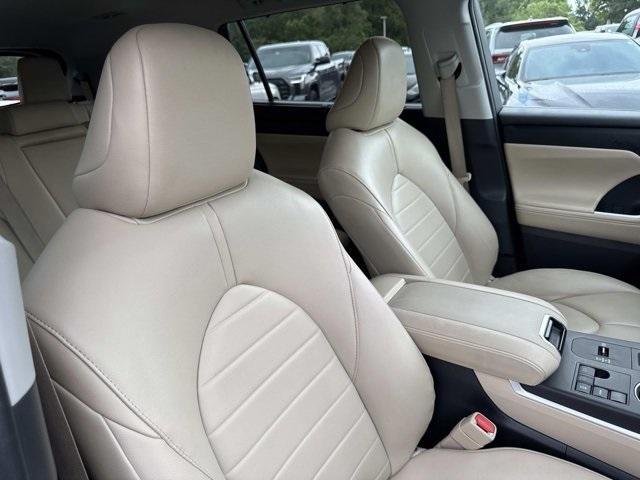 used 2023 Toyota Highlander car, priced at $27,000