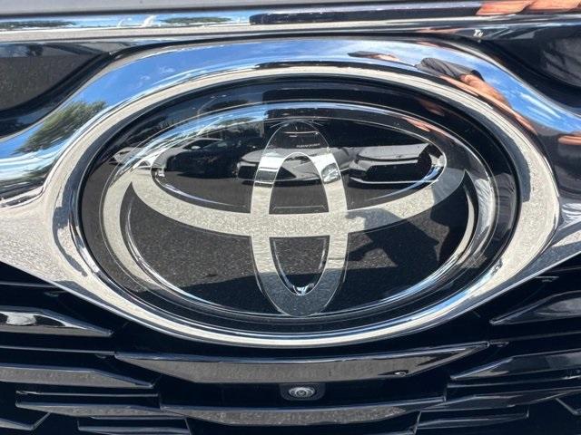 used 2023 Toyota Highlander car, priced at $39,998