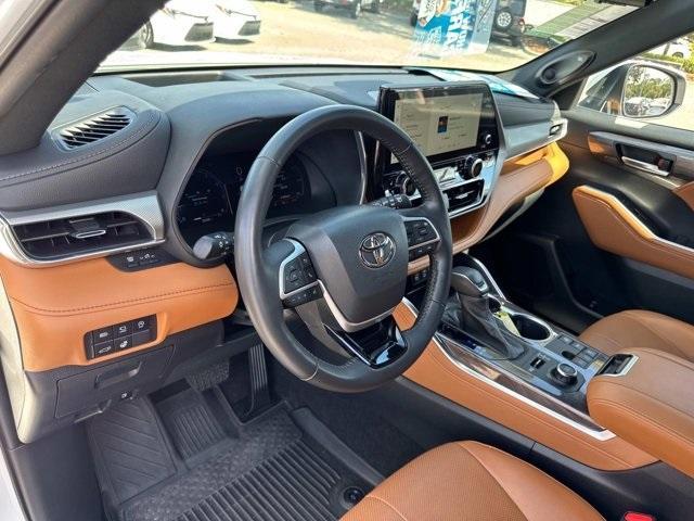 used 2023 Toyota Highlander car, priced at $39,998