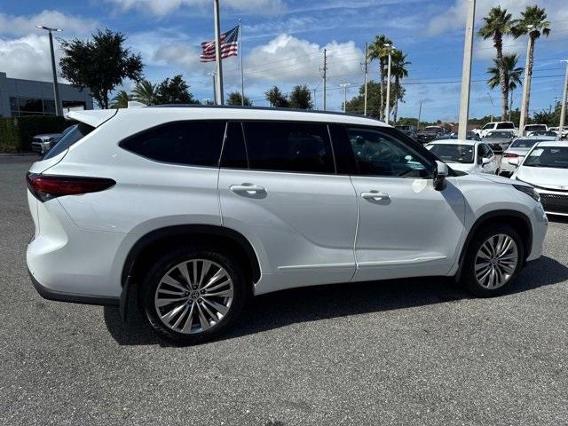 used 2023 Toyota Highlander car, priced at $39,998