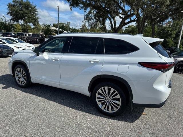 used 2023 Toyota Highlander car, priced at $39,998