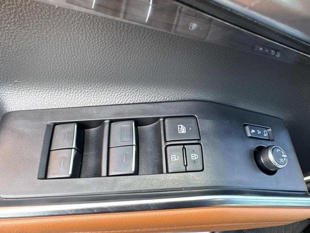 used 2023 Toyota Highlander car, priced at $39,998
