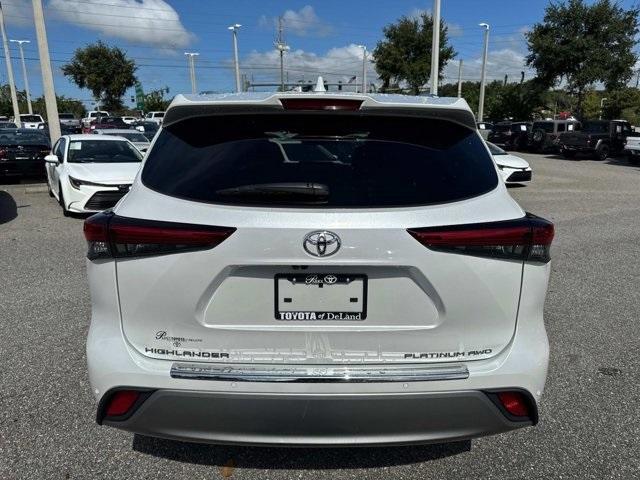 used 2023 Toyota Highlander car, priced at $39,998