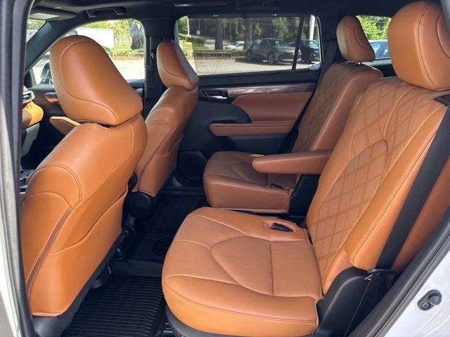 used 2023 Toyota Highlander car, priced at $39,998