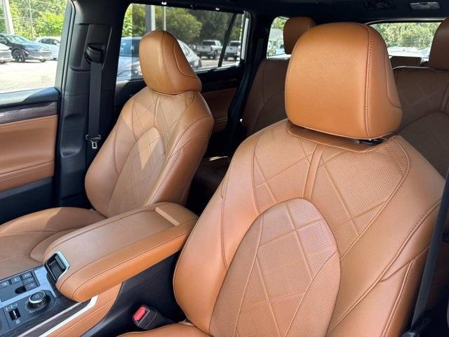 used 2023 Toyota Highlander car, priced at $39,998