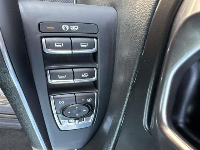 used 2024 Kia Sorento car, priced at $22,998