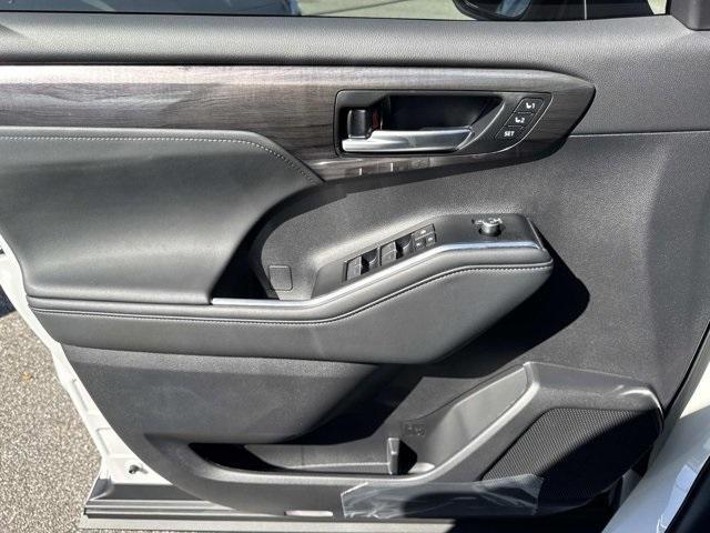 new 2026 Toyota Highlander car, priced at $53,355