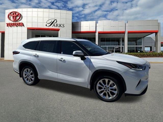 new 2026 Toyota Highlander car, priced at $53,355