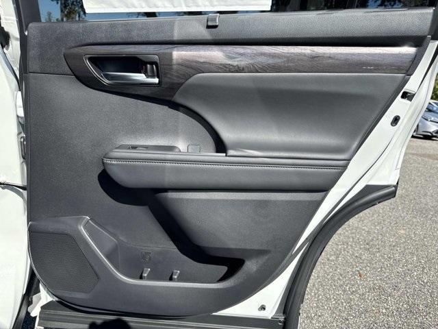 new 2026 Toyota Highlander car, priced at $53,355