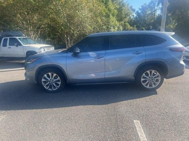 used 2021 Toyota Highlander car, priced at $27,880