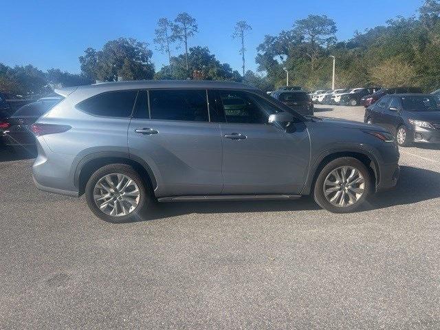 used 2021 Toyota Highlander car, priced at $27,880