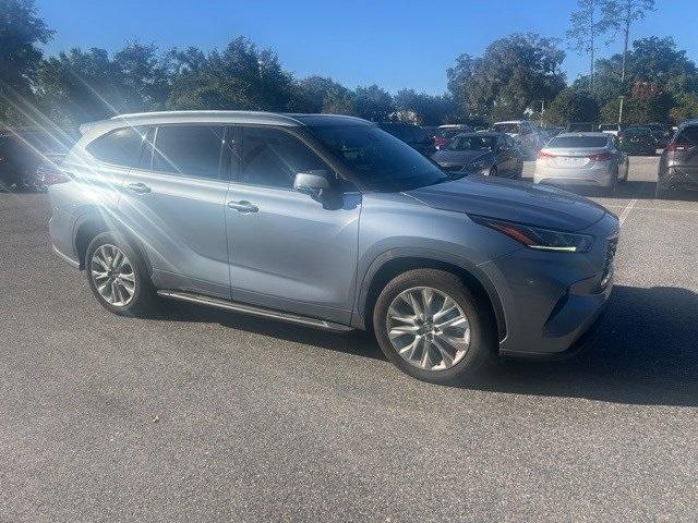 used 2021 Toyota Highlander car, priced at $27,880