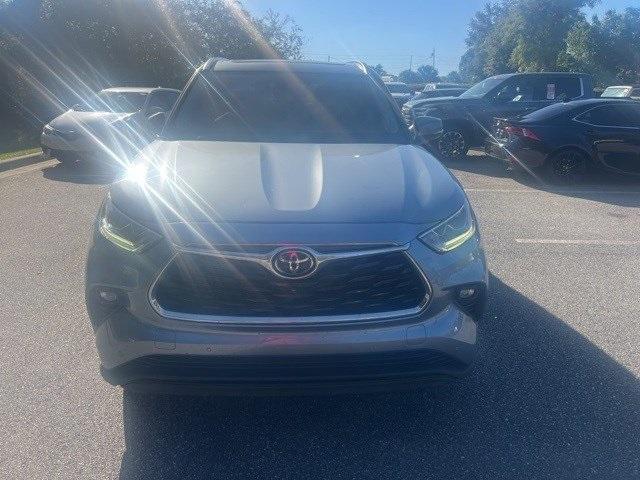 used 2021 Toyota Highlander car, priced at $27,880