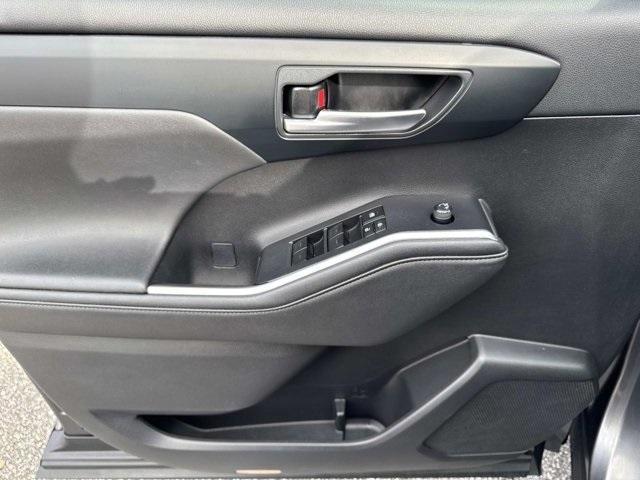 used 2024 Toyota Highlander car, priced at $28,000