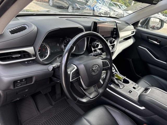 used 2024 Toyota Highlander car, priced at $28,000