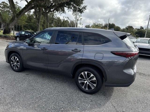 used 2024 Toyota Highlander car, priced at $28,000