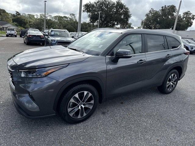 used 2024 Toyota Highlander car, priced at $28,000
