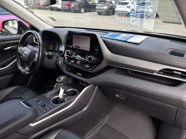 used 2024 Toyota Highlander car, priced at $28,000