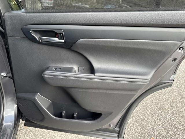 used 2024 Toyota Highlander car, priced at $28,000