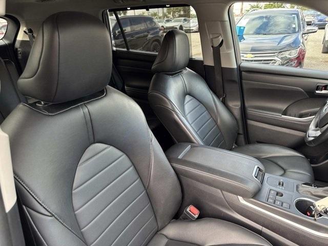 used 2024 Toyota Highlander car, priced at $28,000