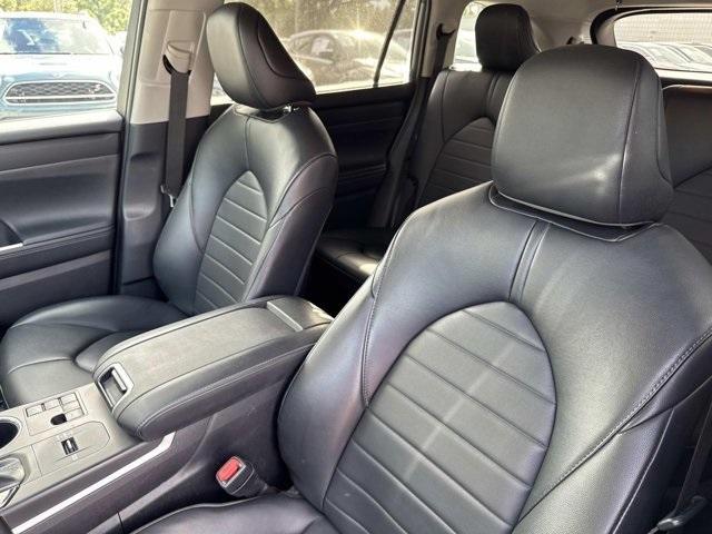 used 2024 Toyota Highlander car, priced at $28,000