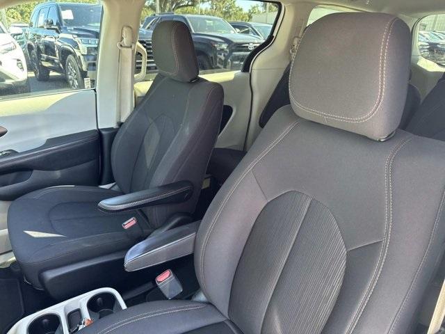 used 2017 Chrysler Pacifica car, priced at $10,488