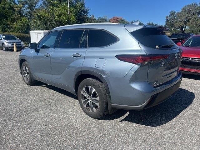used 2022 Toyota Highlander car, priced at $26,880