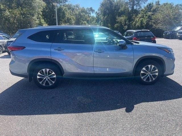 used 2022 Toyota Highlander car, priced at $26,880