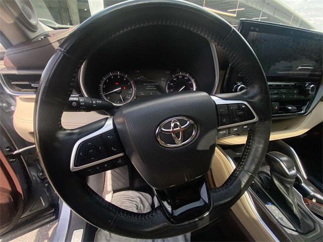 used 2022 Toyota Highlander car, priced at $36,700