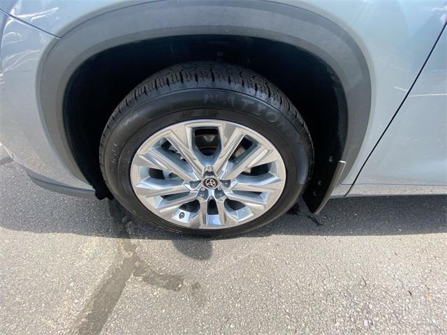 used 2022 Toyota Highlander car, priced at $36,700