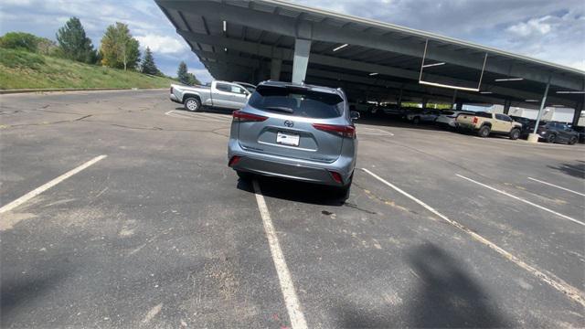 used 2022 Toyota Highlander car, priced at $36,700