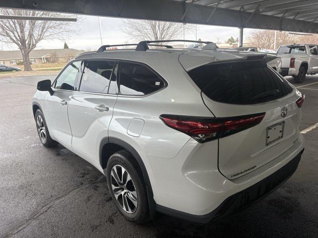 used 2022 Toyota Highlander car, priced at $36,077