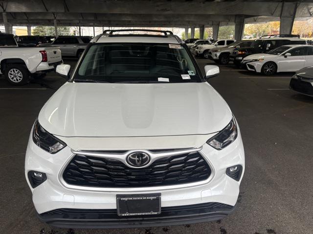 used 2022 Toyota Highlander car, priced at $36,077