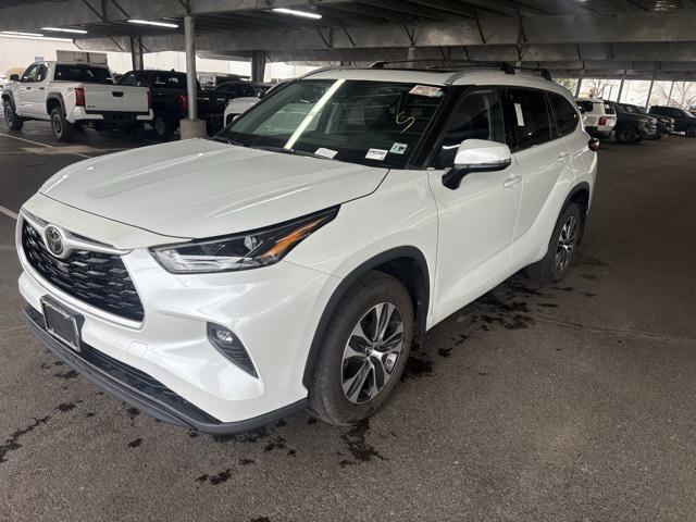 used 2022 Toyota Highlander car, priced at $36,077