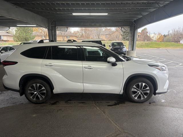 used 2022 Toyota Highlander car, priced at $36,077