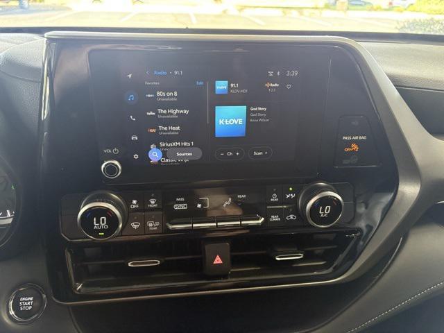 used 2023 Toyota Highlander car, priced at $38,300