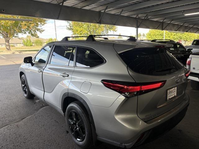 used 2023 Toyota Highlander car, priced at $38,300