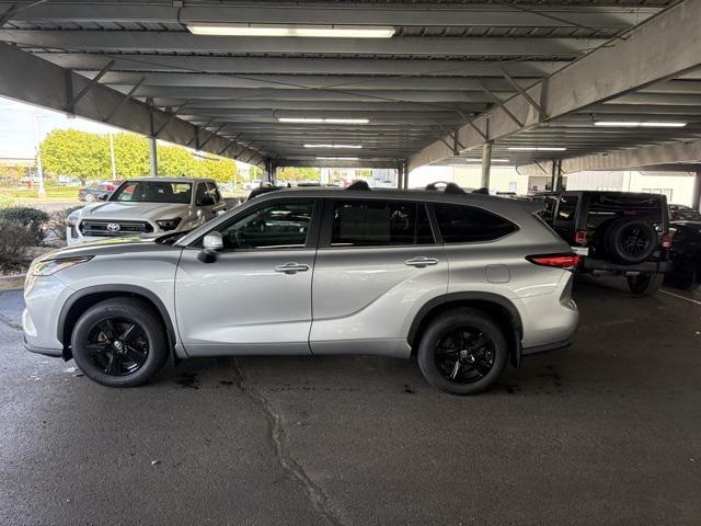 used 2023 Toyota Highlander car, priced at $38,300