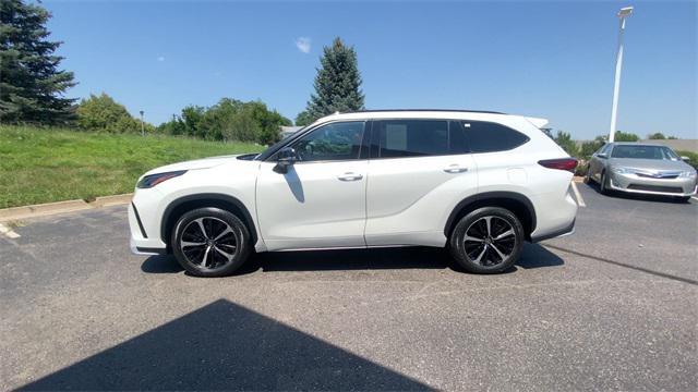 used 2021 Toyota Highlander car, priced at $35,022