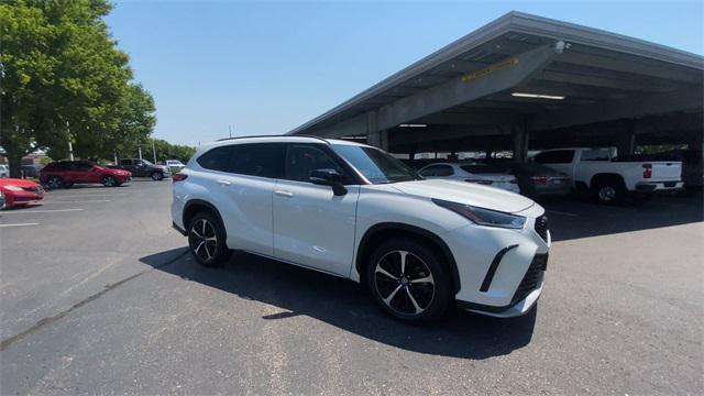 used 2021 Toyota Highlander car, priced at $35,022