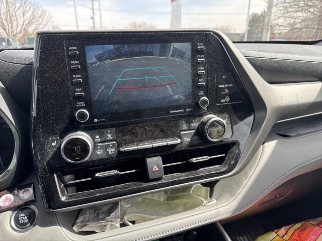 used 2021 Toyota Highlander car, priced at $36,500