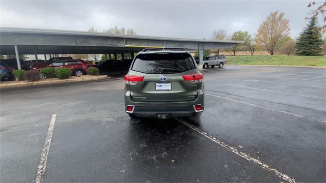 used 2018 Toyota Highlander Hybrid car, priced at $18,999