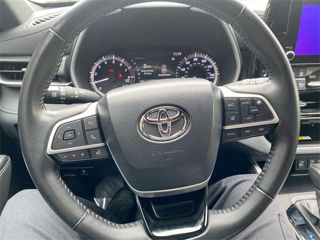 used 2023 Toyota Highlander car, priced at $35,601