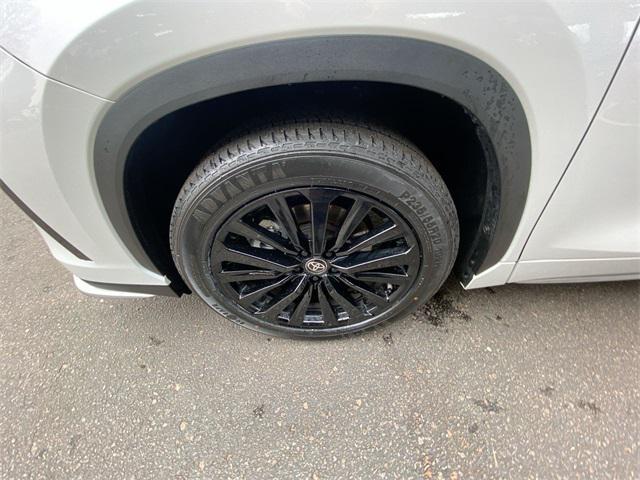 used 2023 Toyota Highlander car, priced at $35,601