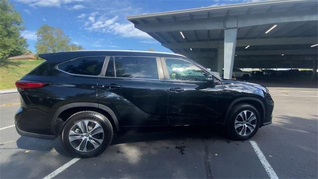 used 2023 Toyota Highlander car, priced at $34,201