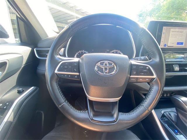 used 2023 Toyota Highlander car, priced at $34,201